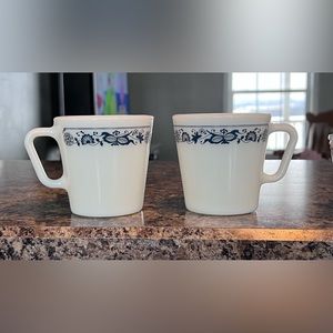 Corning Pyrex Old Town Blue Onion 2 piece coffee mug set.